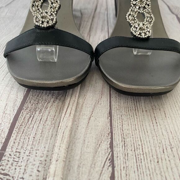 Bandolino women 8.5 open toe wedge sandals w/back strap closure black & silver - Picture 3 of 10
